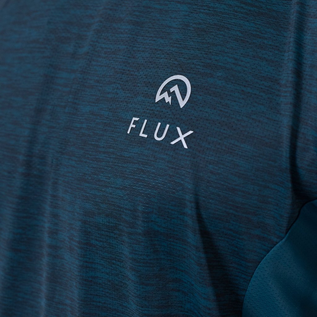 Flux Contrast Left Logo T-Shirt MenAlive & Dirty